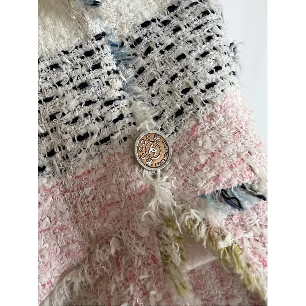 Gorgeous pristine vintage Chanel tweed jacket